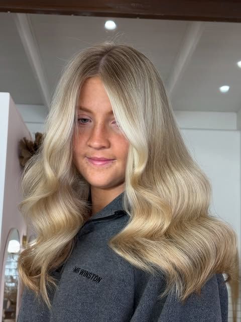 Bright blonde waves